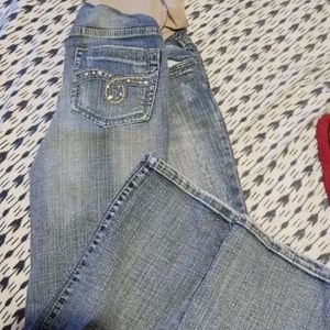 Maternity capris full panel get used by Lexi